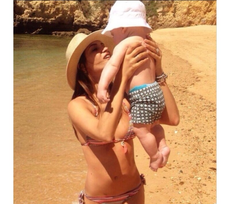 Esta es una de las fotos que compartió Iker de sus vacaciones, como podemos ver a seis meses de ser mamá la guapa Sara ha recuperado su figura por completo.