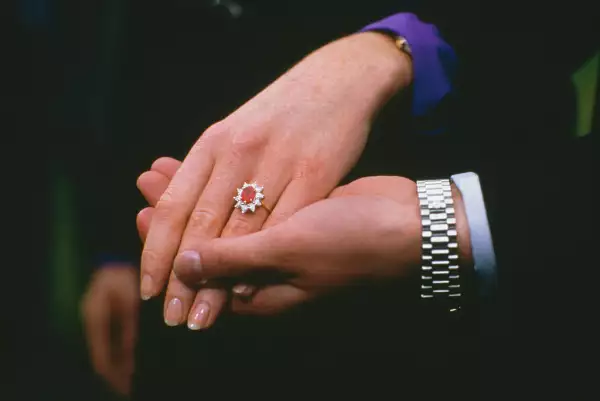 Sarah Ferguson anillo compromiso