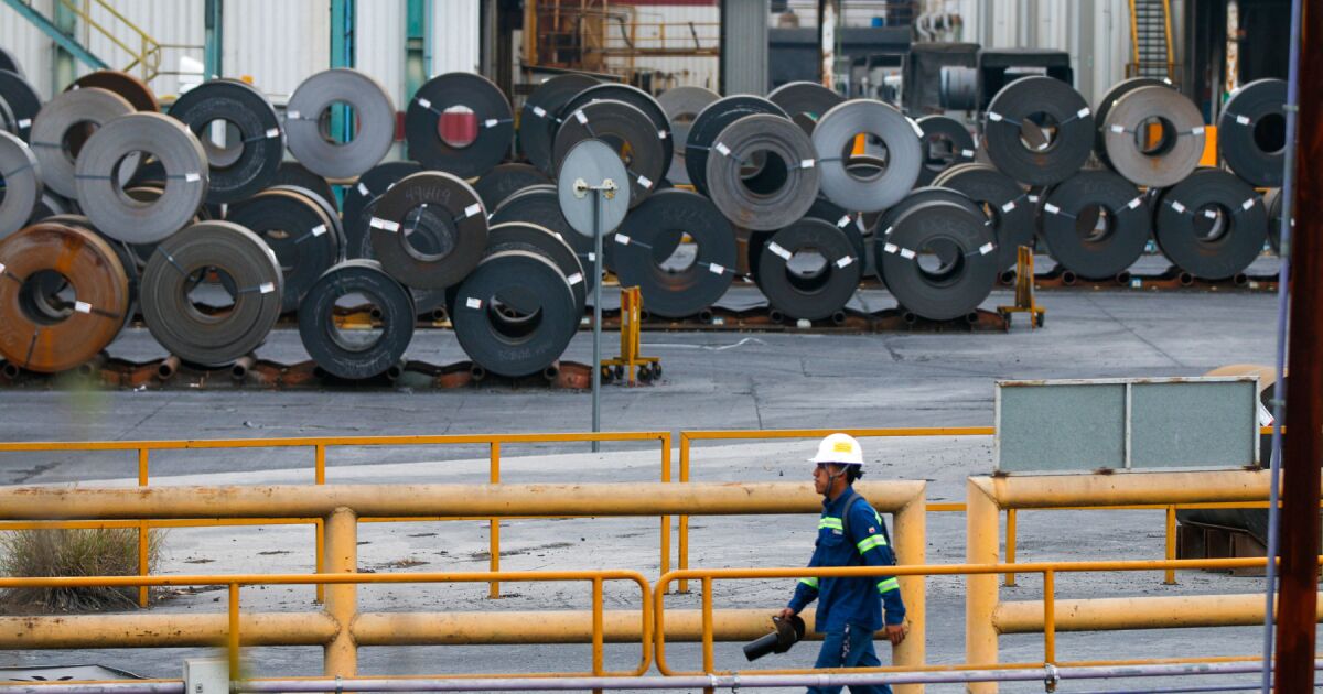 México quiere acuerdo en acero con EU, pero para Trump son más efectivos los aranceles