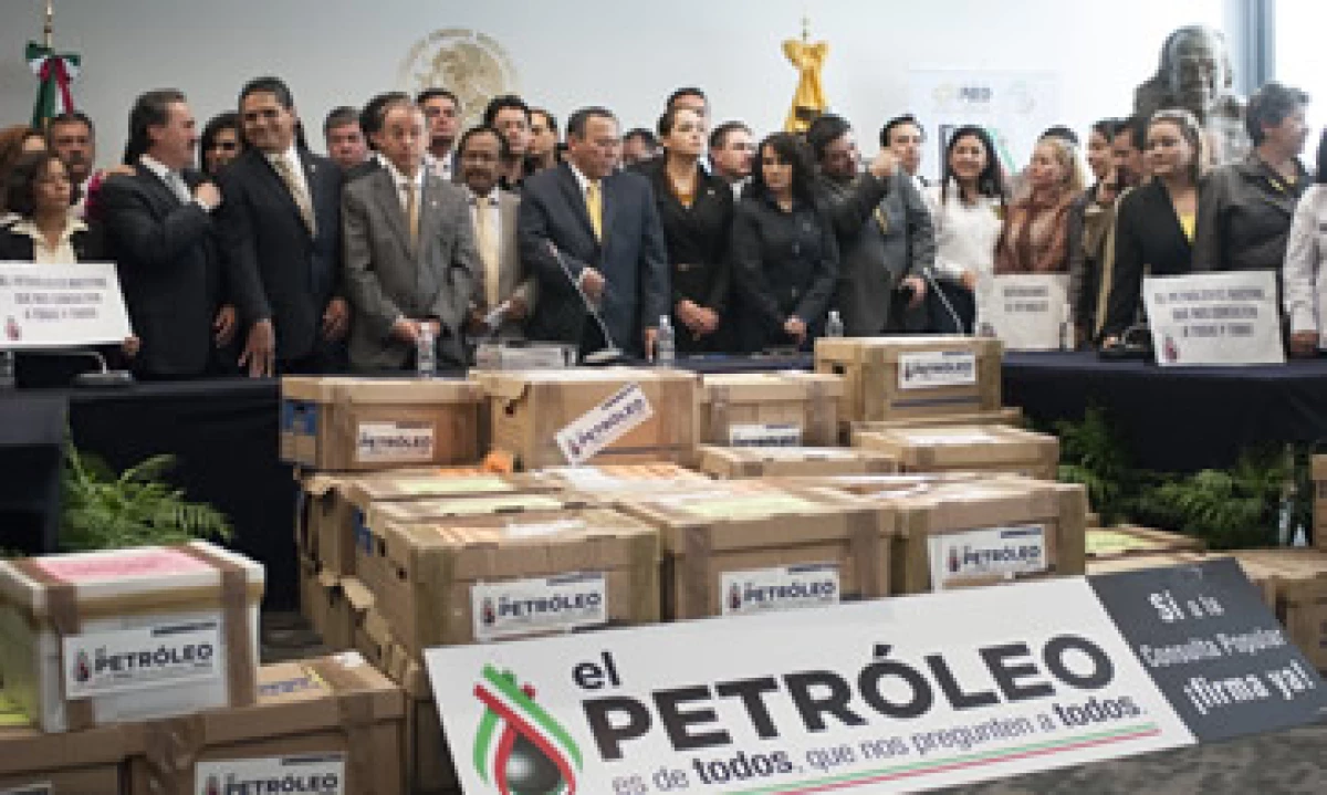 El senador del PRI, Emilio Gamboa, aseguró que antes de discutir la reforma energética, se enfocarán a sacar primero la reforma política. (Foto: Cuartoscuro)