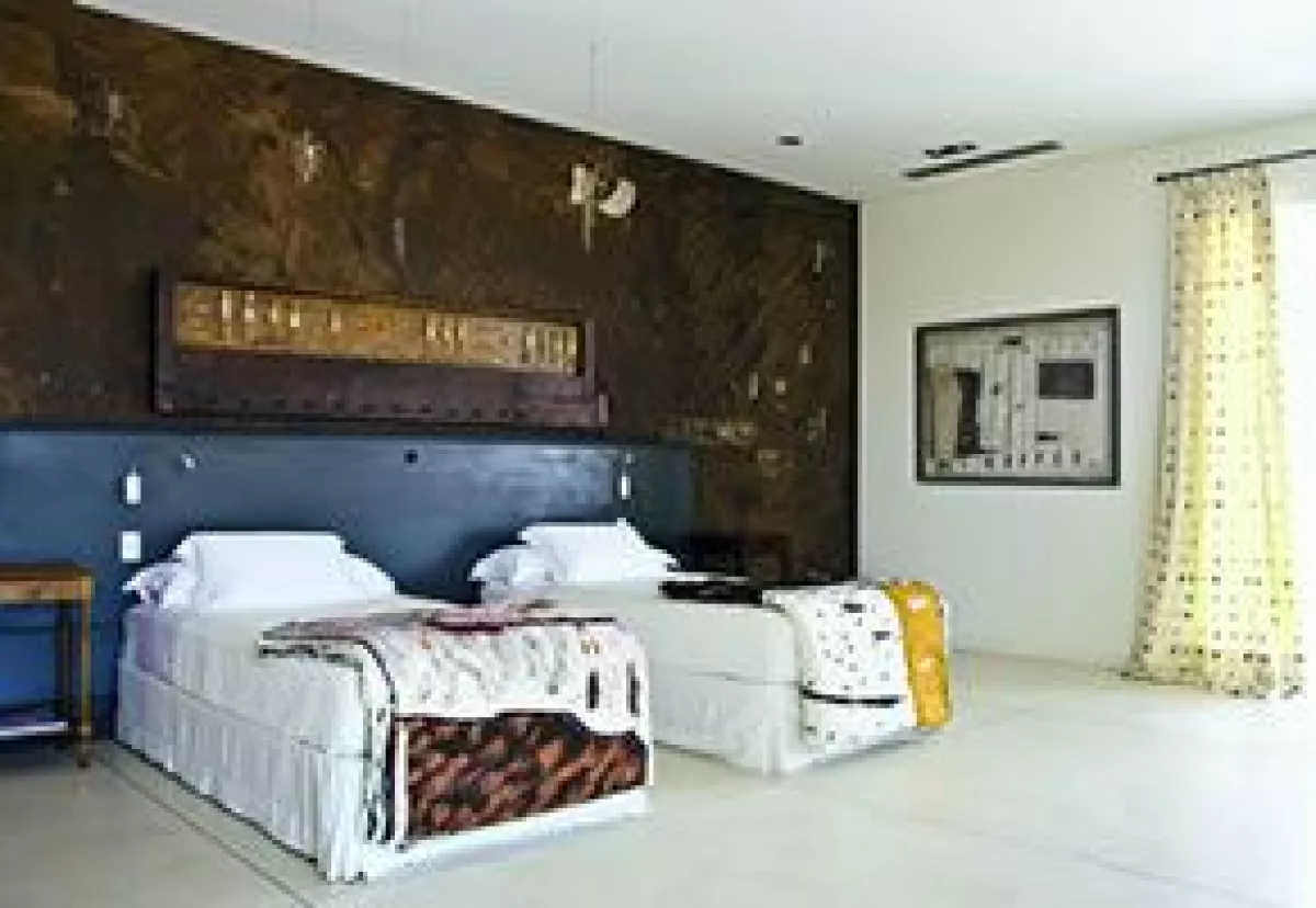 DECO CREATIVO. Los artistas utilizaron la cáscara de plátano, maderas exóticas de la India y piedra en formas variadas para darle un look distinto a cada habitación.