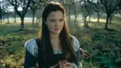 Este viernes estrena la nueva versión de la famosa película de Disney, pero a lo largo de los años diversas actrices se han puesto la zapatilla para dar vida a este icónico personaje de cuento.