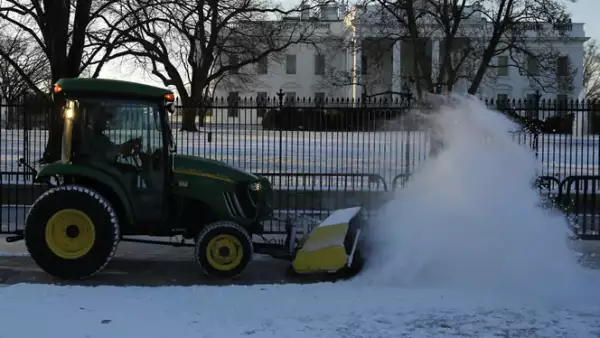 Calentadores, palas, trineos y químicos para derretir la nieve se han agotado de las tiendas.