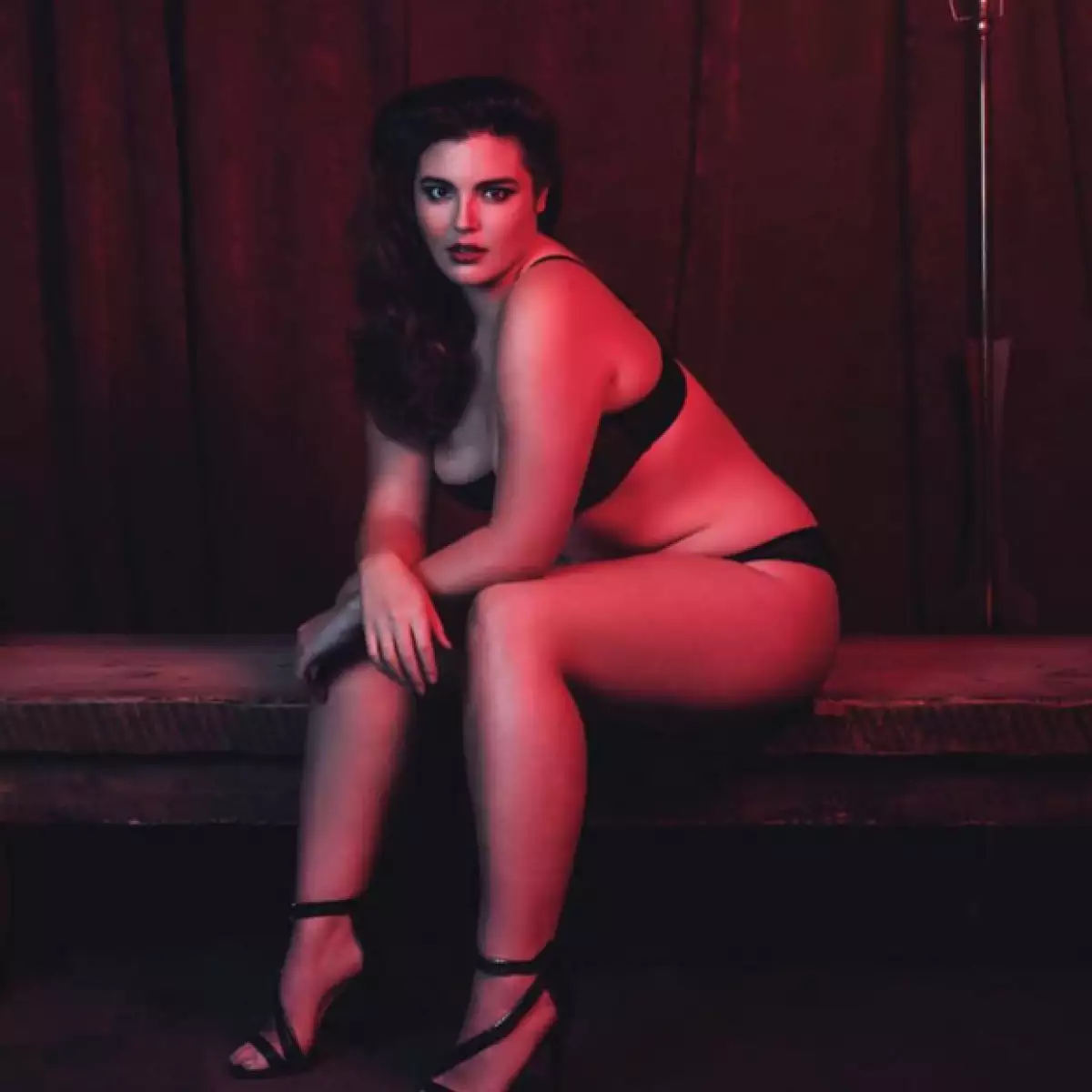 Andy García, aunque se sorprendió de lo provocativas de las fotografías, apoya la carrera de su hija menor.