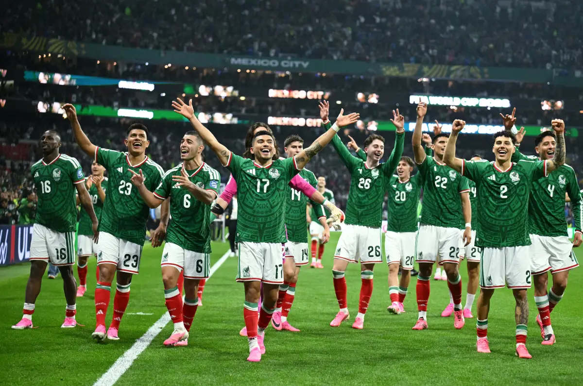 México rompe sequía mundialista de 40 años y pasa a octavos 