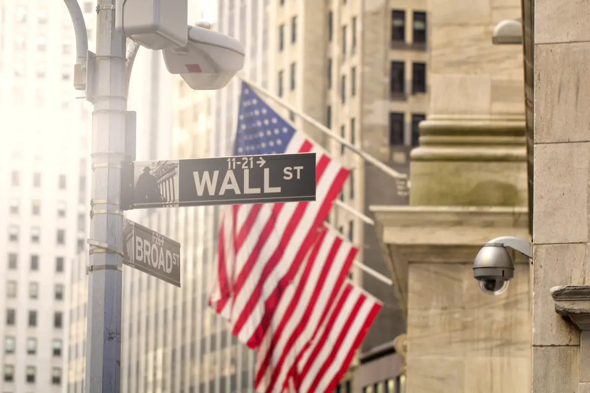 Wall Street hoy, 3 de febrero: índices caen por aversión a activos de riesgo