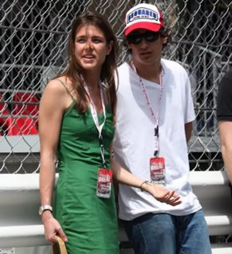 La hija de la princesa Carolina acudió al Gran Premio de Mónaco celebrado este fin de semana junto con su novio, Alex Dellal, en donde fue la encargada de entregar algunos reconocimientos.