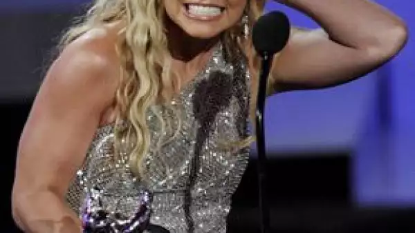 Adnan Ghalib pide cinco millones de euros por la cinta en donde ella sale desnuda y usando una peluca rosa.