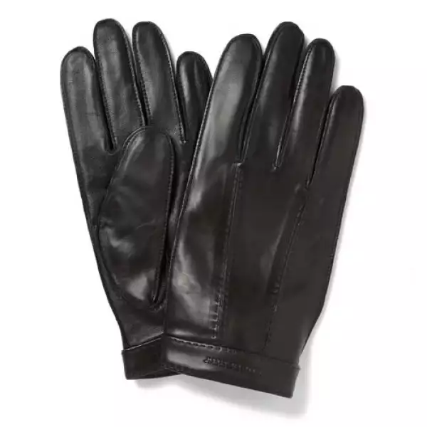 En esta época un par de guantes también es de suma importancia. No, no es recomendable que uses unos tejidos, mejor vete pro unos de piel.