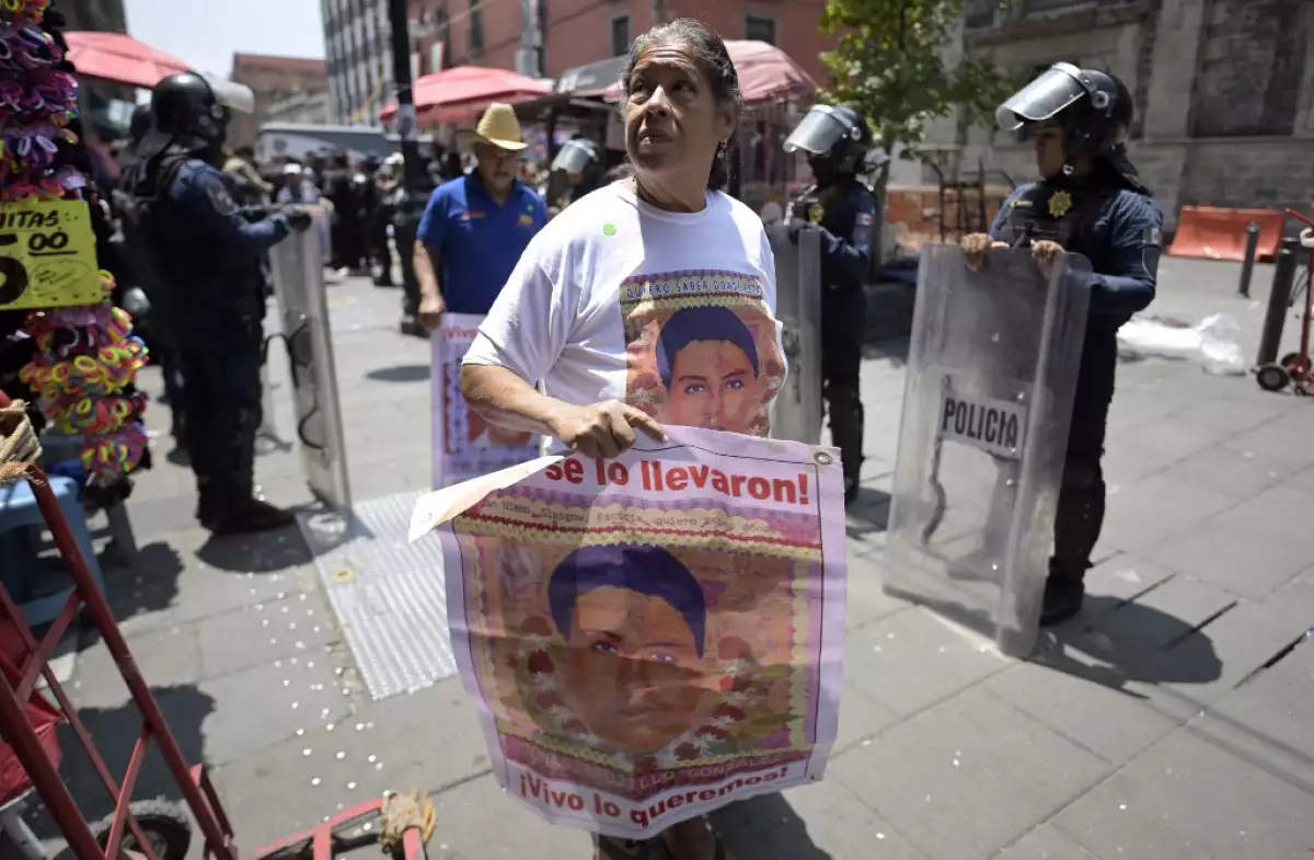 MEXICO-RIGHTS-STUDENTS-AYOTZINAPA-MEETING-LOPEZ OBRADOR
