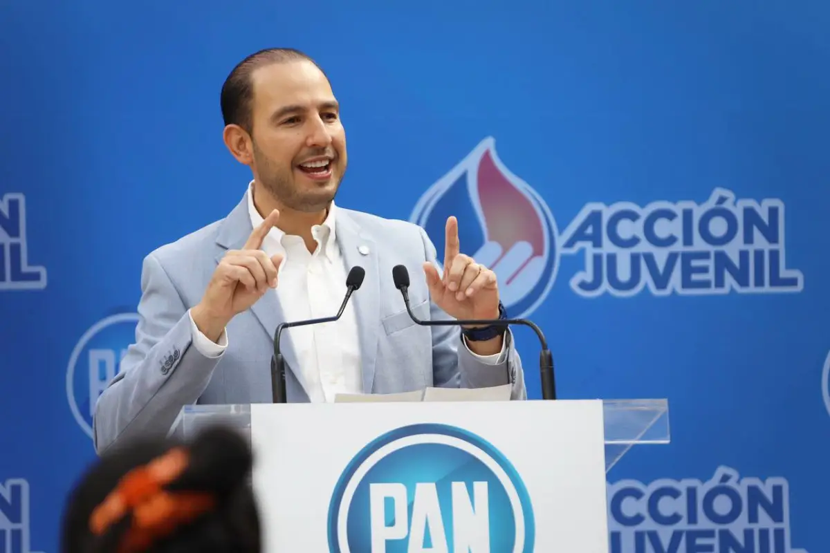 Marko Cortés en conferencia