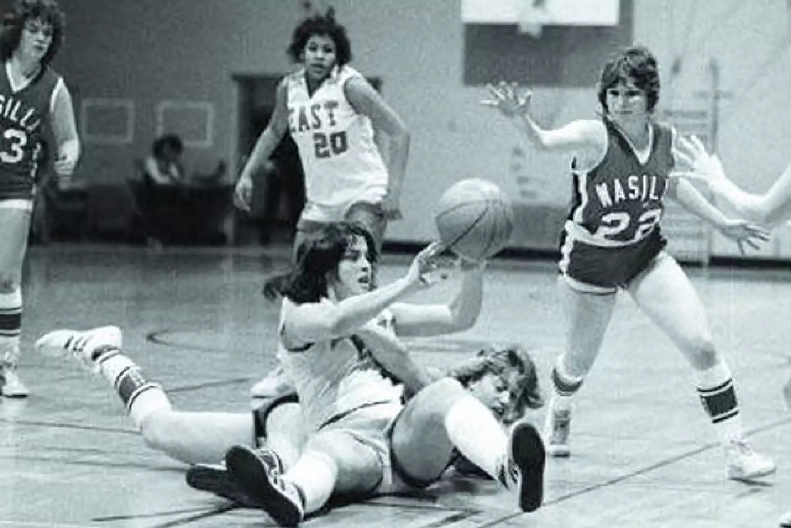 Siempre le gustó el basquetbol y en sus años de estudiante era tan intensa al jugar que le apodaban "Sarah la barracuda".