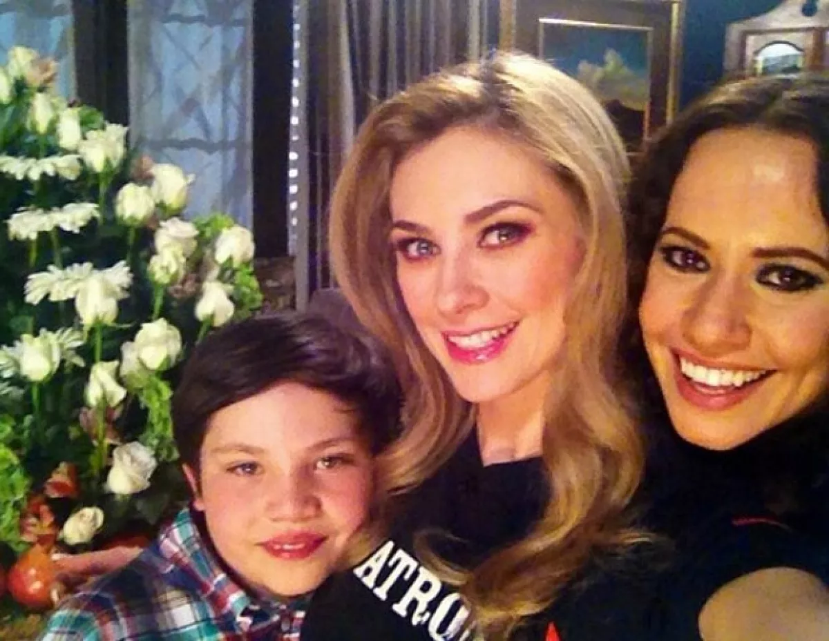 La actriz de `La Patrona´ trabajó el día de su cumpleaños. Aquí con el pequeño Patricio.