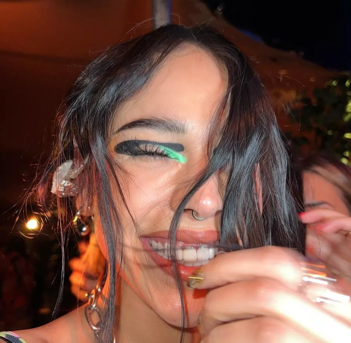 Danna Paola lució un delineado gráfico. 