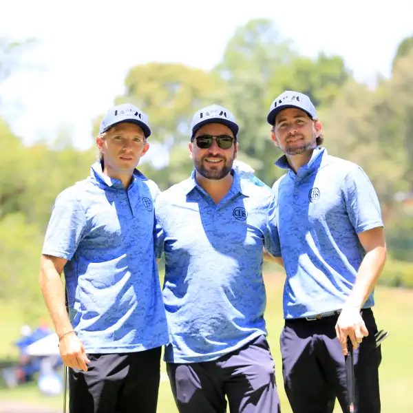 Héctor y Agustín González  con Alejandro Bernardini 