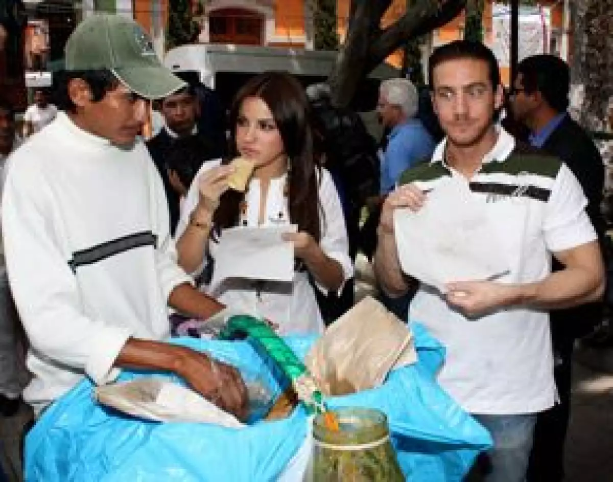 Los protagonistas de la telenovela `Mi Pecado´ asistieron ayer al centro de Tlalpan de la Ciudad de México para invitar a la gente a tomar conciencia sobre el vital líquido.