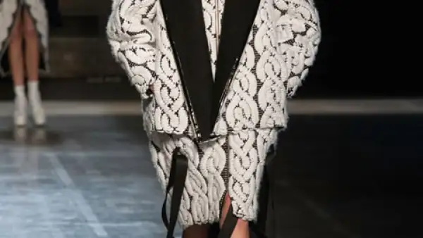 Masha Ma  Moderno, chic y femenino. Esta  colección estuvo inspirada en un momento ?breathtaking?.