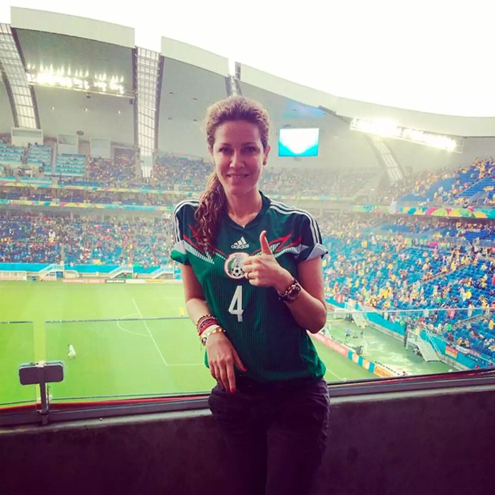 La atractiva Jaydy Michel, esposa de Rafa Márquez, compartió esta foto cuando apoyaba al Tri.