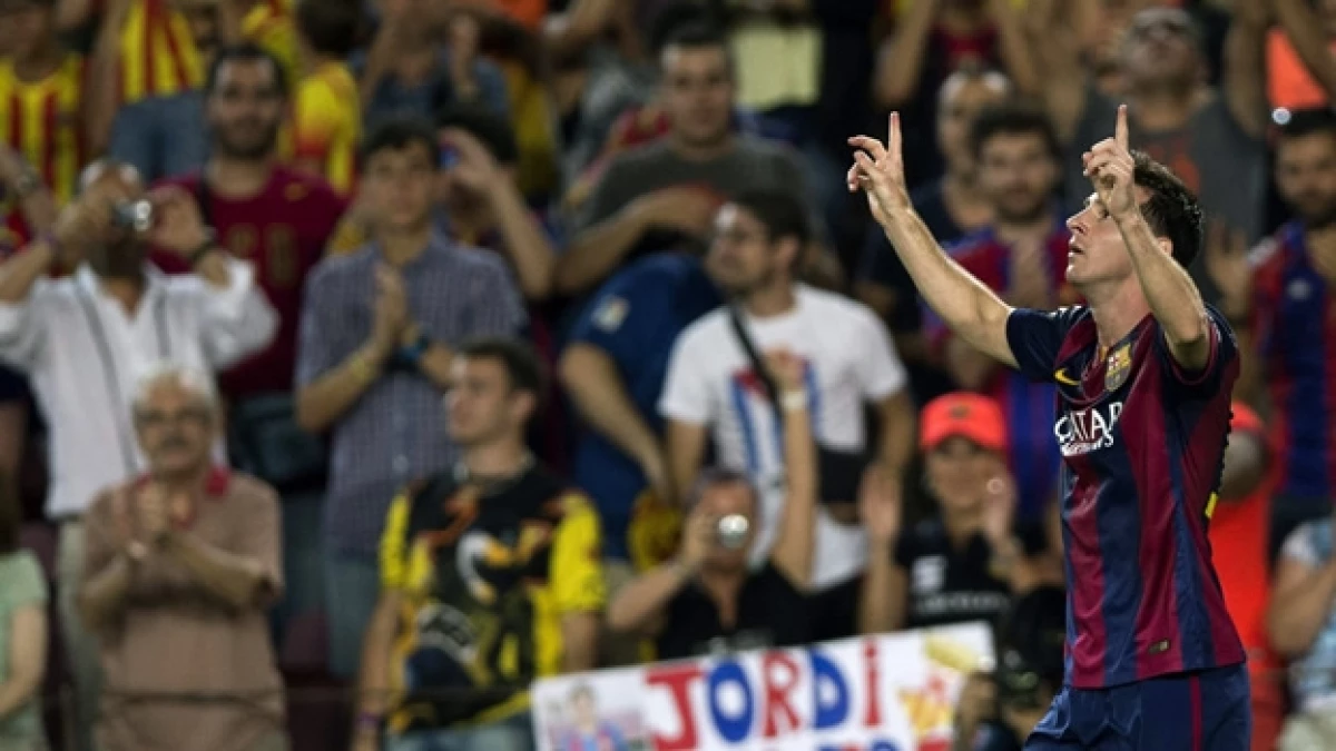Lionel Messi volvió con su magia para darle el primer triunfo de la temporada a un Barcelona que jugó con 10 hombres ante Elche