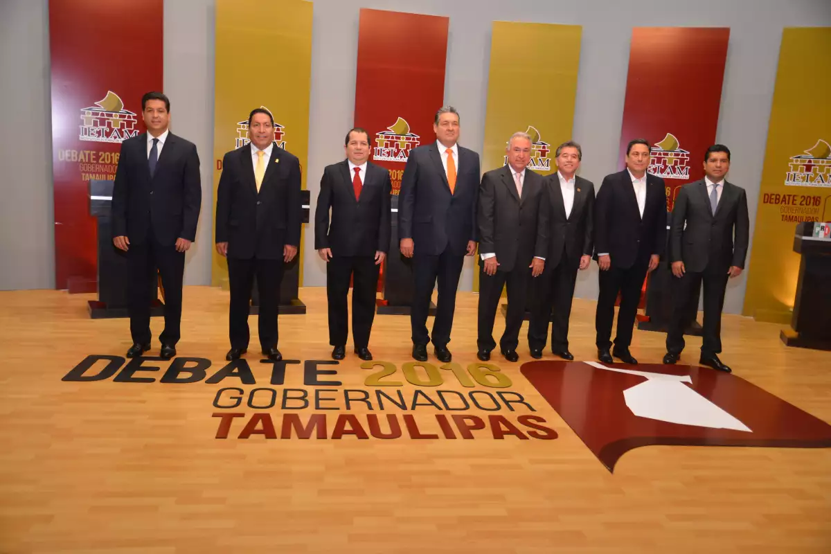 Los candidatos confrontaron sus ideas en el teatro Juárez de la Universidad Autónoma de Tamaulipas. 