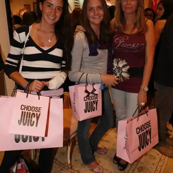 Fernanda Ballesca,Nuria Ballesca,Nuruia Loyo