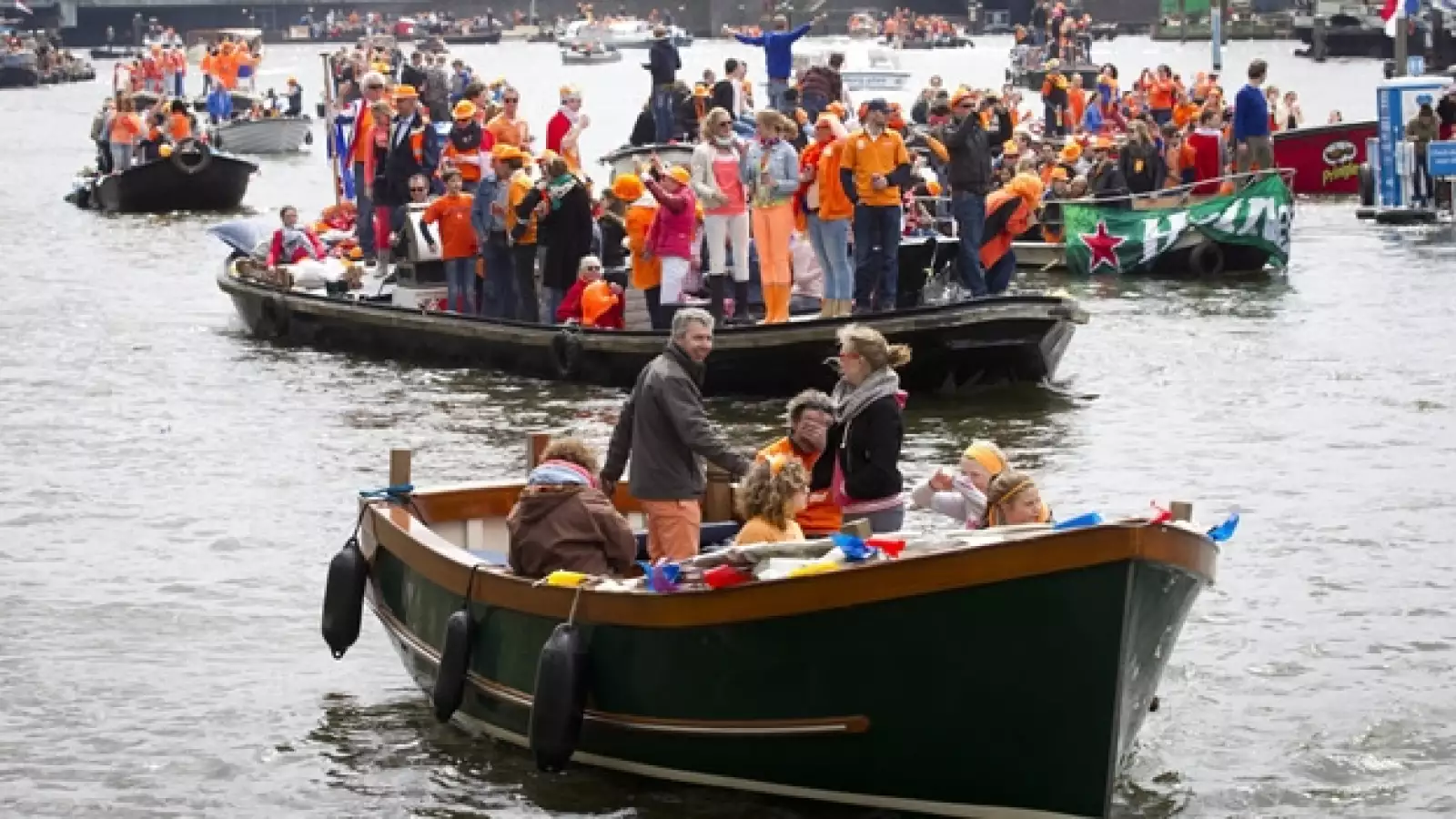 holandeses celebran la coronacion