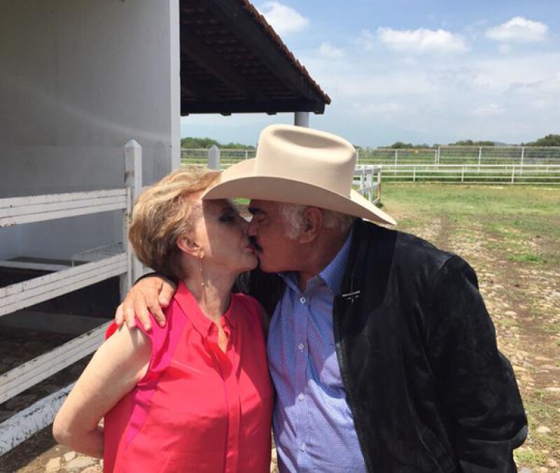 Don Vicente y su eterna enamorada, su esposa Doña Cuquita.