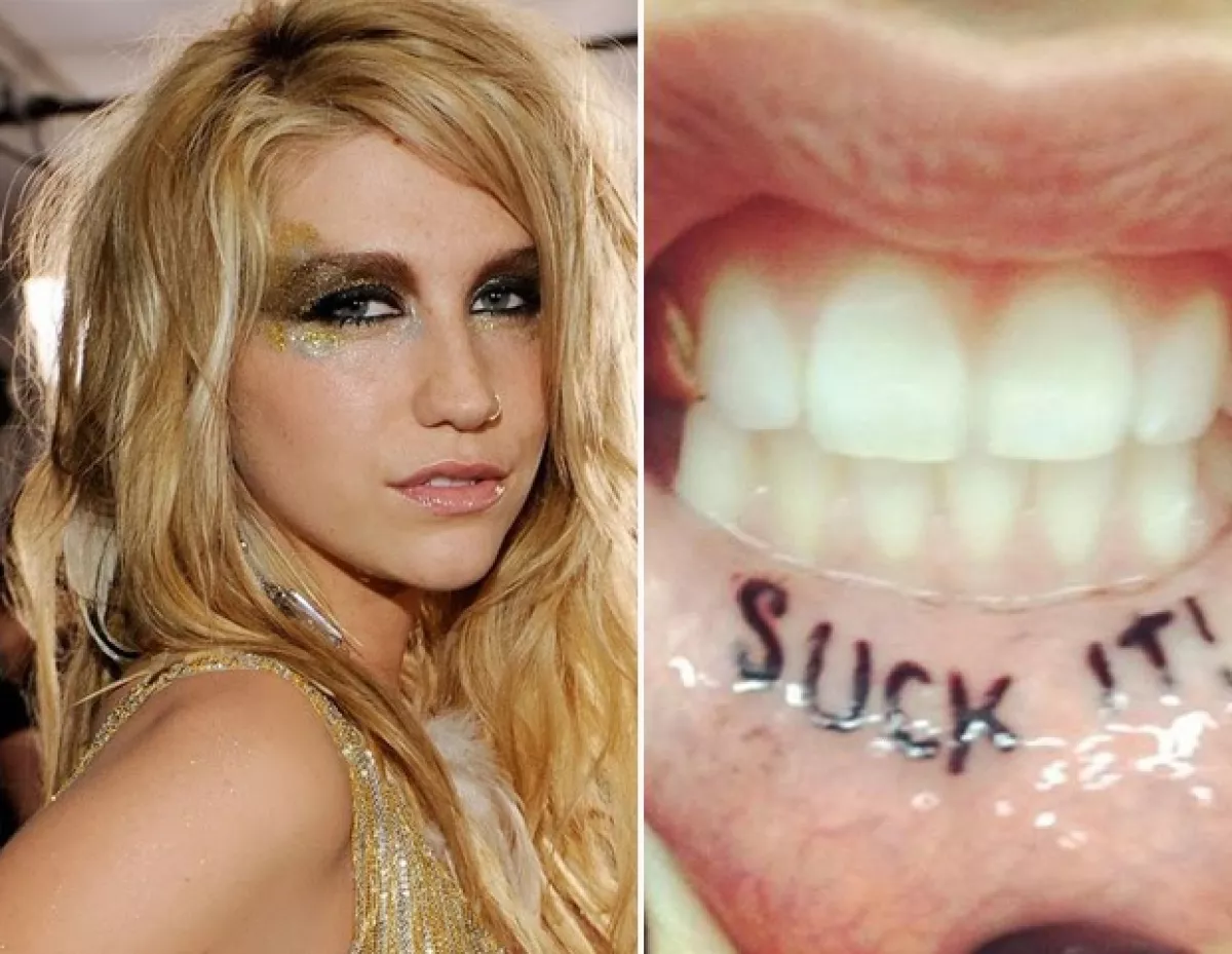 Ke$ha mostró su lado más salvaje al tatuarse unas letras en sus labios.