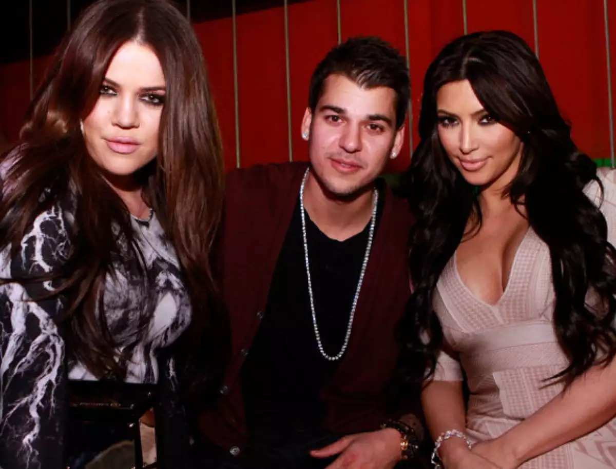 ¿Qué hará Rob al respecto sobre su relación con Kim? Por el momento aeguran que se niega a borrar la foto en la que ridiculiza a su hermana mayor, en instagram.