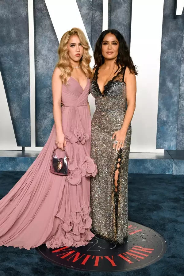 Valentina Paloma Pinault y Salma Hayek en el after party de Vanity Fair 2023.