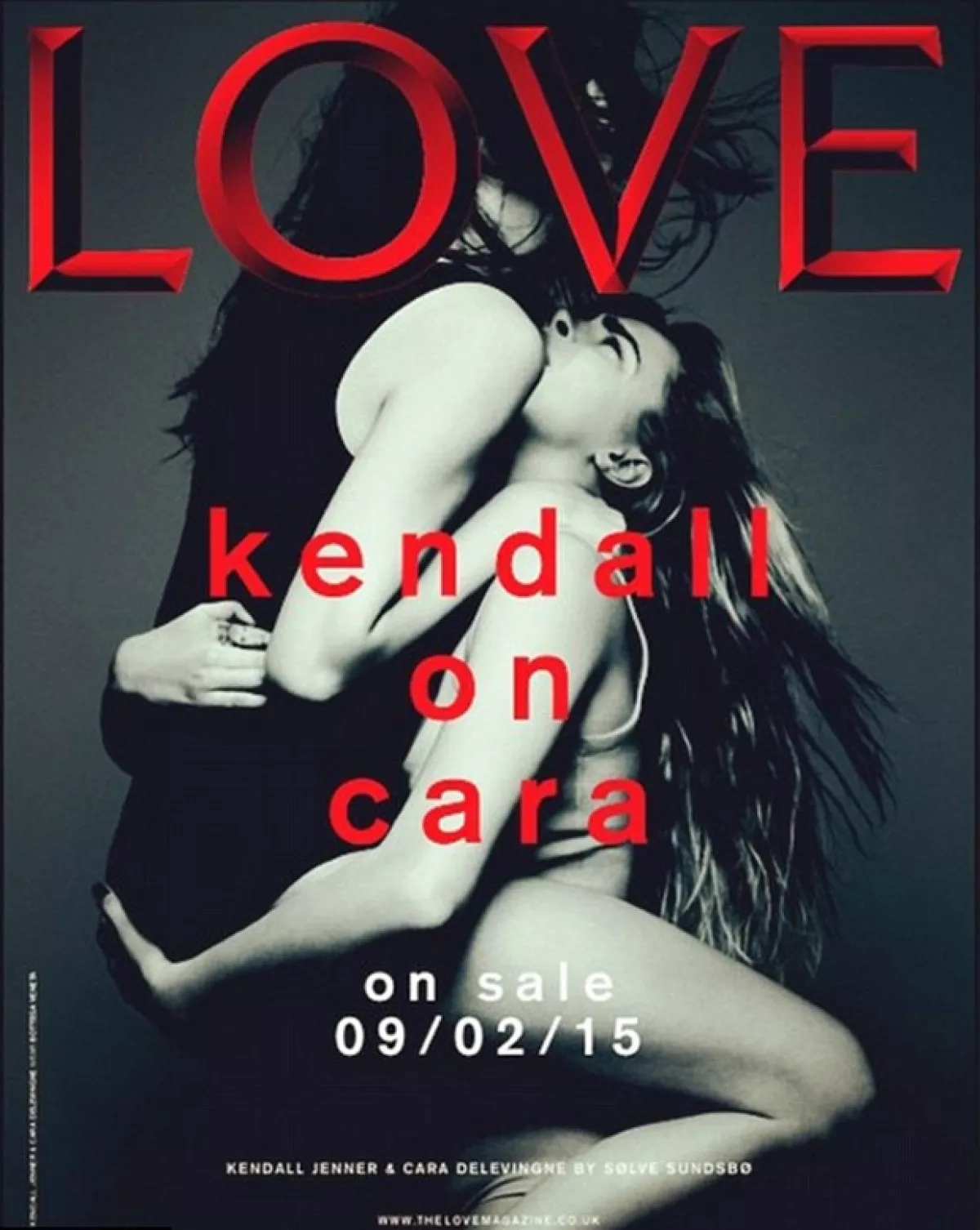 Las modelos aparecen en una sugerente pose para la revista The Love Magazine.