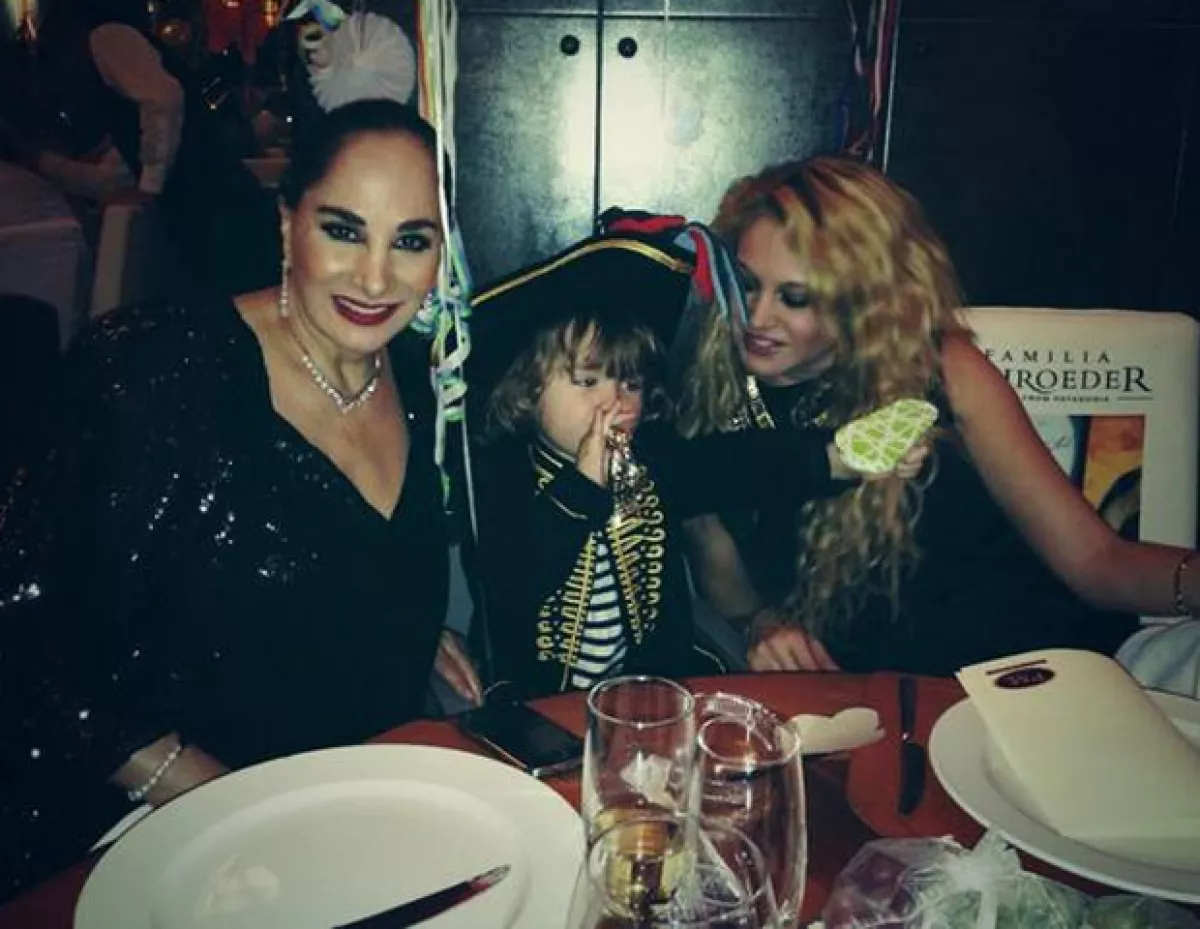 A Nicolás le gusta cantar "La vida es mejor cantando" y "We Will Rock You".