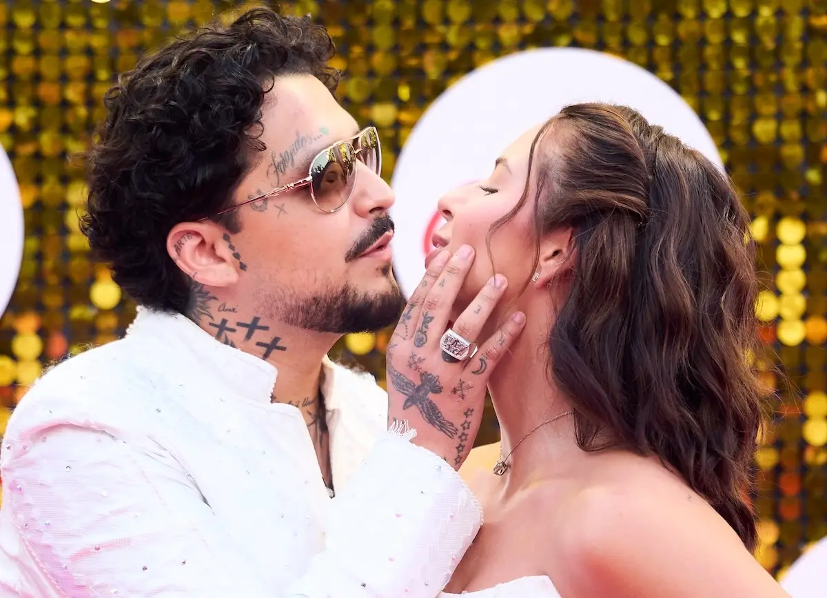 Christian Nodal y Ángela Aguilar en los premios Juventud 2026.