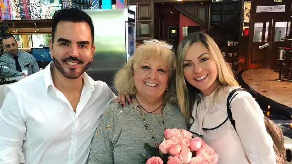 Octavio Ochoa, Yolanda Reyes y Mariana Ochoa.