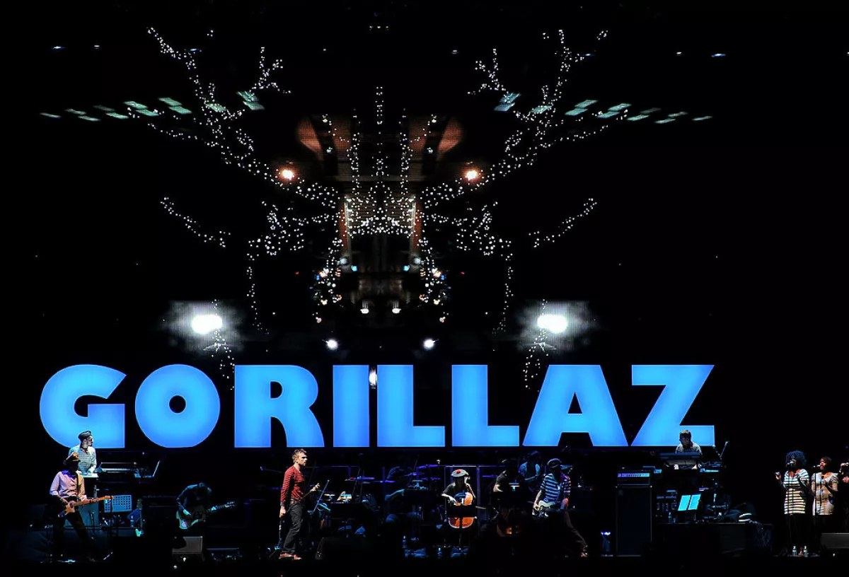 La historia de Gorillaz, banda fundada por Damon Albarn y Jamie Hewlett en 2000.