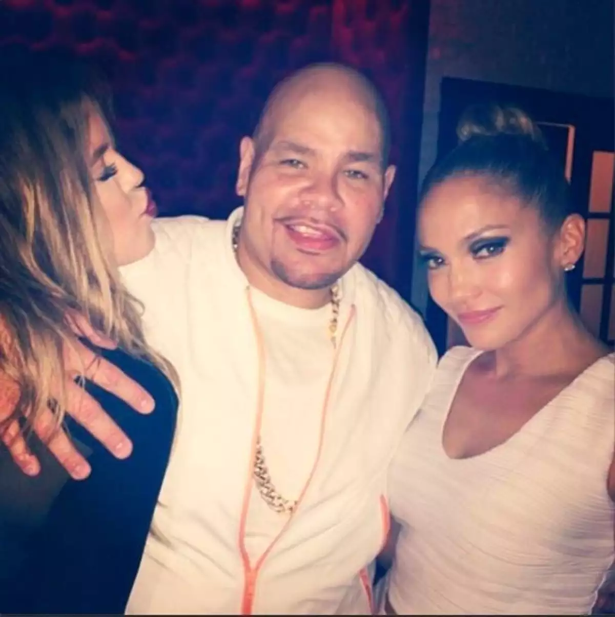 La socialité y el rapero acudieron a la presentación en el Bronx en compañía de otros amigos; Khloé compartió imágenes en Instagram con quien se dice es su nuevo amor.