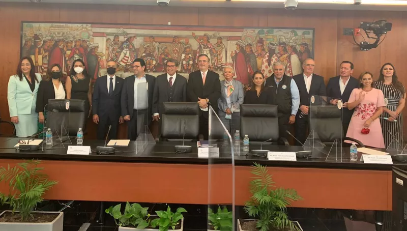 El canciller Marcelo Ebrard sostuvo un diálogo con senadoras y senadores sobre el Entendimiento Bicentenario.
