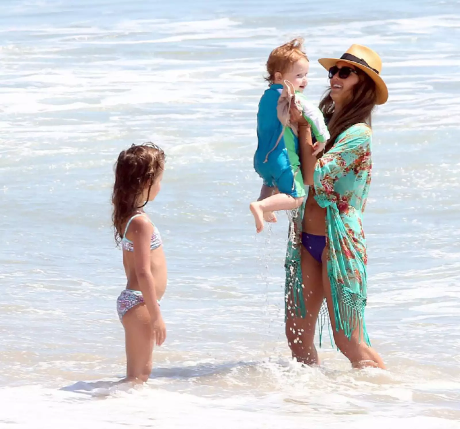 Jessica se mostró en todo momnto amorosa con sus pequeños.