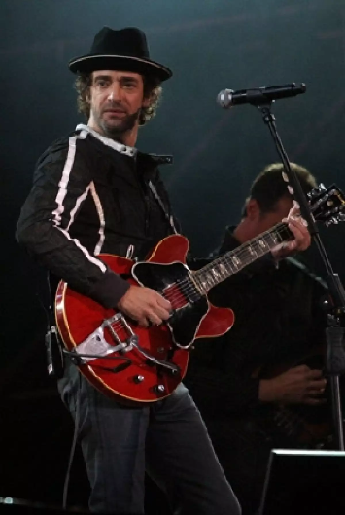 El cantante argentino sufrió una isquemia transitoria cerebral después de un concierto que ofreció el sábado pasado.