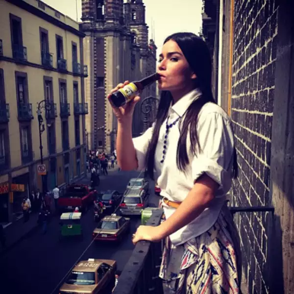 Victoria desde un balcón en el centro de la ciudad de México.