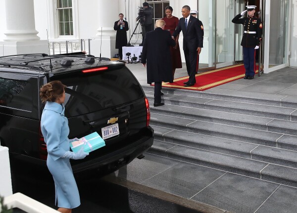 Melania llegando con Tiffany a la Casa Blanca