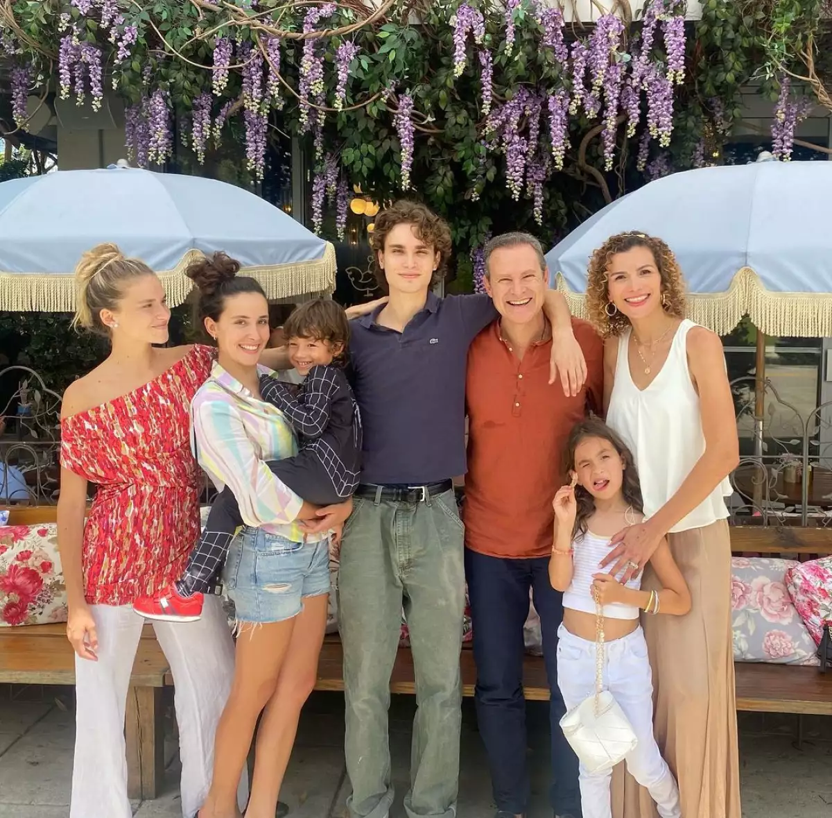 Alex Tacher con su papá Alan Tacher y su familia