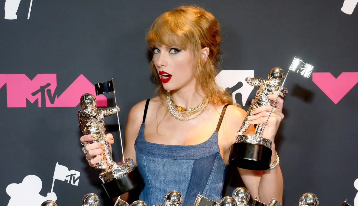 taylor-swift-vmas.jpeg
