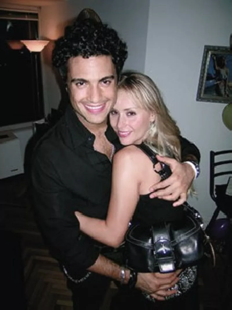 Aunque hace un mes la modelo dijo a Quién.com que no había planes de boda, el actor cambió el rumbo de las cosas y ya le hizo propuesta de matrimonio.