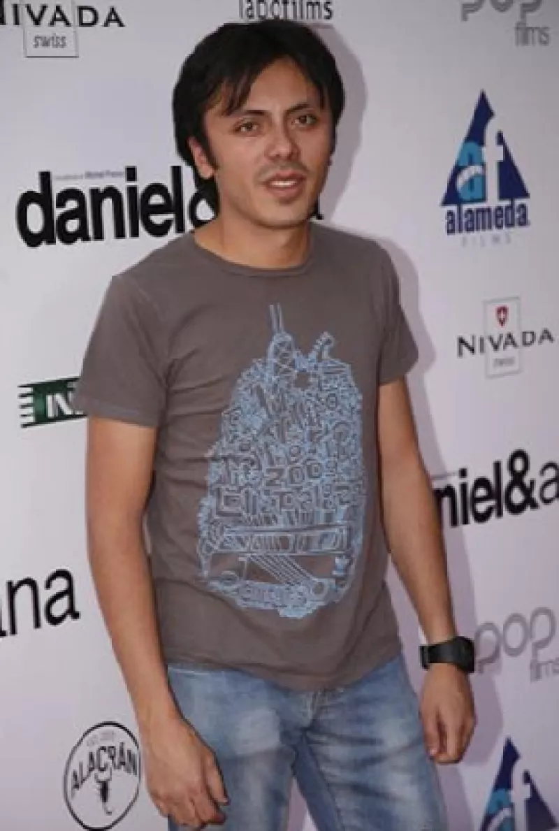 En declaraciones a la prensa, el cineasta aseguró que a Cristian Castro le encantan las mujeres y que a él le consta eso.