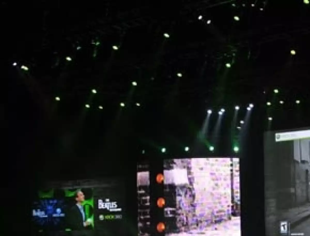 El video juego 'The Beatles: Rock Band' fue presentado por Microsoft para su consola Xbox.