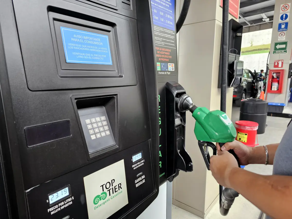 Profeco presenta 43 denuncias contra gasolineras por vender litros incompletos
