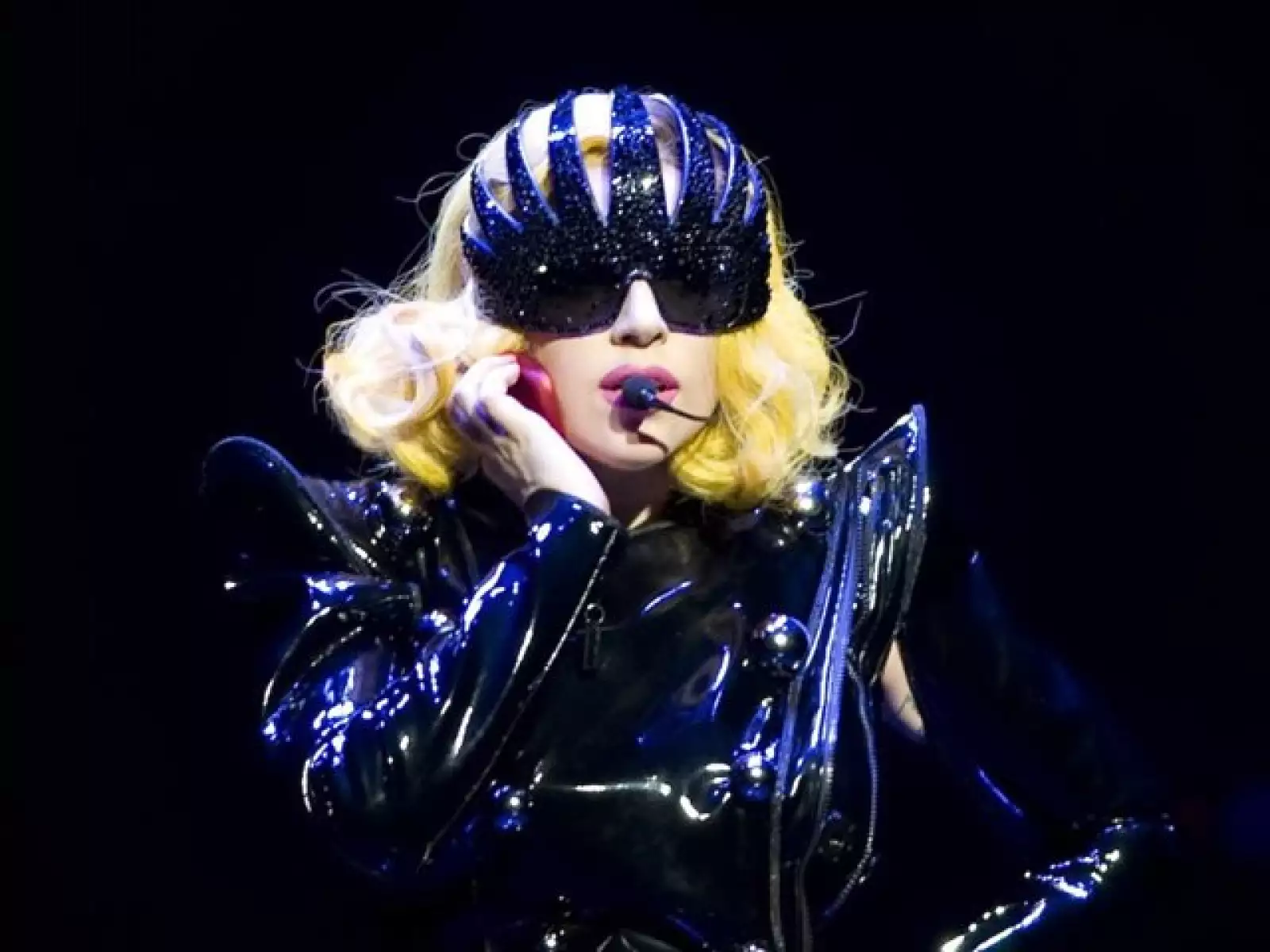 Lady Gaga llega por fin a México con su Monster Ball Tour .