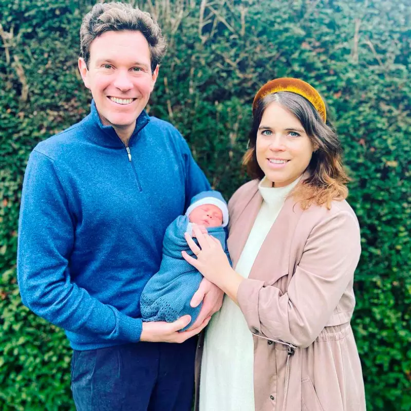 El pequeño August Philip Hawke Brooksbank, hijo de Jack Brooksbank y la princesa Eugenia de York, nació el 9 de febrero de 2021.