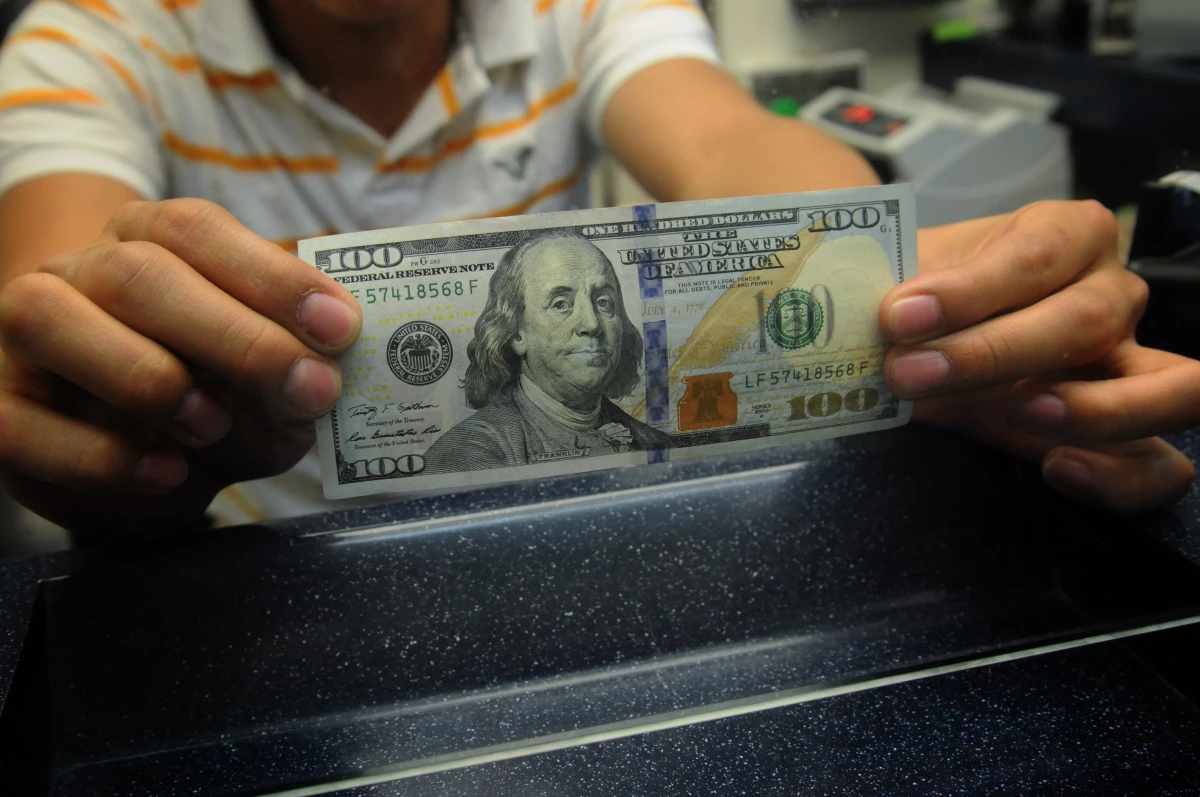 En su valor interbancario el billete verde se vende en 17.52.